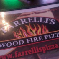 Photo prise au Farrelli&amp;#39;s Wood Fire Pizza par Willie M. le1/22/2012
