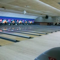 Foto scattata a Woodmere Lanes da Claudia D. il 9/21/2011