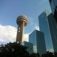 รูปภาพถ่ายที่ Reunion Tower โดย Didimo D. เมื่อ 8/9/2012