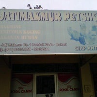 Photo taken at Jatimakmur Petshop by rizky k. on 12/6/2011