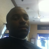 8/23/2012에 Quentin T.님이 Prime Time Styles &amp; Cuts (formerly The Ultimate Barbershop)에서 찍은 사진