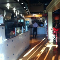 6/19/2012 tarihinde Kelly M.ziyaretçi tarafından Uncle Maddio&amp;#39;s Pizza Joint'de çekilen fotoğraf