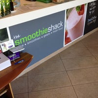 Foto tomada en The Shack Superfood Cafe  por Discover Q. el 5/15/2012