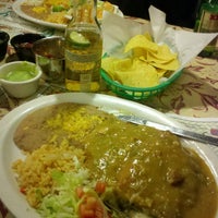 รูปภาพถ่ายที่ Tacos Jalisco โดย Miss Christina S. เมื่อ 10/29/2011