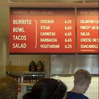 Photo taken at Chipotle Mexican Grill by Jasmine W. on 6/11/2012