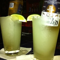 รูปภาพถ่ายที่ Chico&#39;s Tequila Bar โดย Laura Lee S. เมื่อ 10/15/2011
