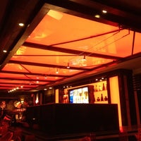 รูปภาพถ่ายที่ RED Sushi Hibachi Grill โดย Evan[Bu] เมื่อ 9/13/2012