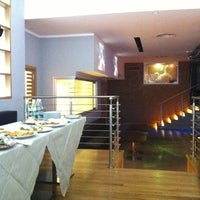 Foto tirada no(a) Heaven Gourmet Club Restaurant por Miss Q. em 1/13/2012