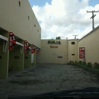 รูปภาพถ่ายที่ Ninja Motel โดย Carol D. เมื่อ 2/7/2012