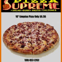 รูปภาพถ่ายที่ Supreme pizza โดย Miroslaua R. เมื่อ 4/28/2012