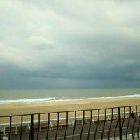 รูปภาพถ่ายที่ Beach Plaza Hotel โดย Sandy B. เมื่อ 9/15/2011