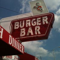 รูปภาพถ่ายที่ Burger Bar โดย Scott M. เมื่อ 8/25/2012
