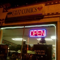 Foto diambil di Twin City Comics oleh Miranda H. pada 12/22/2011