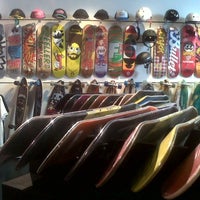 Снимок сделан в Blast Skate Shop пользователем Javier M. 11/24/2011