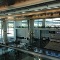 Photo taken at jetBlue Airways Check-in by WinoTripper on 6/25/2012