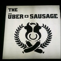 รูปภาพถ่ายที่ The Uber Sausage โดย cbuku เมื่อ 8/21/2011