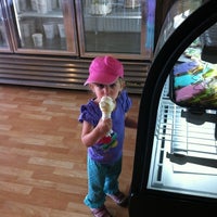 4/15/2012 tarihinde Andreas M.ziyaretçi tarafından Lizzy&#39;s Ice Cream'de çekilen fotoğraf