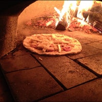 Снимок сделан в Bono Pizza пользователем Andrew 9/13/2012