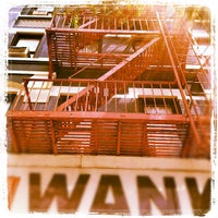 รูปภาพถ่ายที่ Wankel&amp;#39;s Hardware โดย Alan W. เมื่อ 6/20/2012