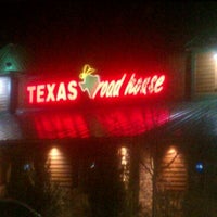 Photo taken at Texas Roadhouse by Jeighsen ®. on 2/1/2012