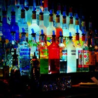 Foto scattata a JoJo&amp;#39;s Martini Lounge da Rick A. il 11/28/2011