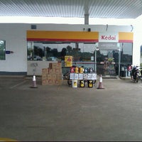 Foto scattata a Shell da Melayu B. il 10/2/2011