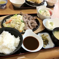 Photo taken at 定食屋ふくとく by 月太郎 on 5/12/2012