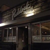 Foto tirada no(a) The Paddock Tavern por Robert V. em 12/15/2011