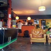 รูปภาพถ่ายที่ El Viajero Hostel &amp;amp; Suites Brava Beach โดย Gonzalo F. เมื่อ 1/30/2012
