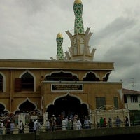 Photo taken at กุโบร์ มัสยิดริดวานุ้ลอิสลาม by Cookie M. on 8/19/2012