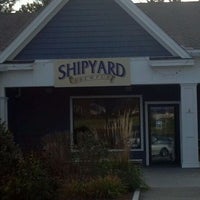 รูปภาพถ่ายที่ Shipyard Brew Pub โดย Curt A. เมื่อ 10/18/2011