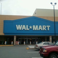 รูปภาพถ่ายที่ Walmart โดย Shawndalee W. เมื่อ 9/23/2011