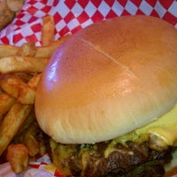Снимок сделан в Porky&#39;s Burgers &amp; More пользователем bubbaTX t. 2/15/2011