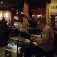 Foto diambil di Knickerbocker Bar &amp;amp; Grill oleh Yosuke H. pada 4/1/2012