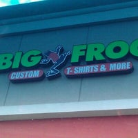 Снимок сделан в Big Frog Custom T-Shirts &amp; More of NW Houston пользователем Katy Kwik Errands 10/22/2011