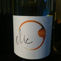 Das Foto wurde bei Picada y Vino Wine Shop von Kingsley H. am 6/30/2012 aufgenommen
