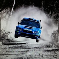 Das Foto wurde bei Subaru of Wakefield von Jonathan am 8/2/2012 aufgenommen