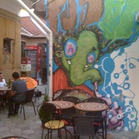 รูปภาพถ่ายที่ Funky Bar โดย Razvan D. เมื่อ 4/28/2012