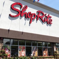 Foto tirada no(a) ShopRite of Albany por Rob H. em 5/7/2012