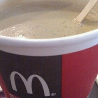 รูปภาพถ่ายที่ McDonald&#39;s โดย Christiaan K. เมื่อ 6/2/2012