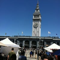 Photo taken at Embarcadero Outdoor Crafts Market by Michael H. on 8/10/2012