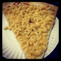 Foto tirada no(a) Slices Pizza por Taylor K. em 8/24/2012