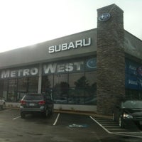 Foto tirada no(a) Metrowest Subaru por Kenneth W. em 8/16/2012