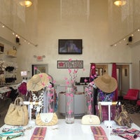 4/18/2012 tarihinde Meghan H.ziyaretçi tarafından Orchid Boutique - Swimwear'de çekilen fotoğraf