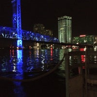 Das Foto wurde bei Jacksonville Water Taxi von Jill V. am 6/24/2012 aufgenommen