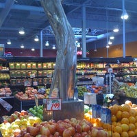 รูปภาพถ่ายที่ Market On Millstream โดย LizZdunich N. เมื่อ 4/16/2012
