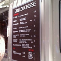 Das Foto wurde bei Morris Grilled Cheese Truck von Billy D. am 4/5/2012 aufgenommen