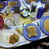 รูปภาพถ่ายที่ The Original Breakfast Place โดย Lindsay C. เมื่อ 4/7/2012