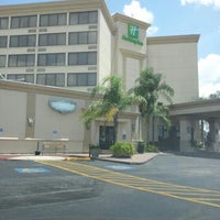 Photo taken at Holiday Inn Houston-Hobby Airport by Michelle P. on 9/6/2012