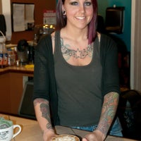 Foto tomada en The Happy Cappuccino Coffee House  por Matt R. el 2/5/2012